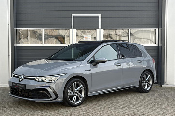 Volkswagen Golf VIII 1.0 eTSI 110kW R-Line DSG | Pano | LED | Navi | Climate | Camera | Parkeer sensoren |