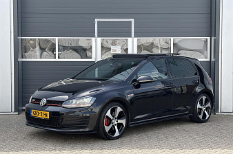 Volkswagen Golf 2.0 TSI GTI | Panoramadak | Xenon | Parkeer sensoren | Stoel verwarming |