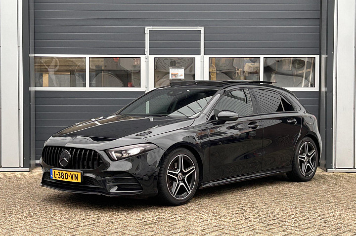 Mercedes-Benz A-Klasse 180 AMG Line | Pano | LED | Sfeer | Stoel verwarming | Camera |