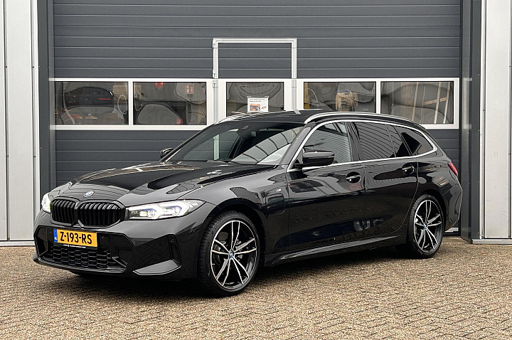 BMW 3 Serie Touring 320e | M pakket | Pano | H&K | Head Up | LED |