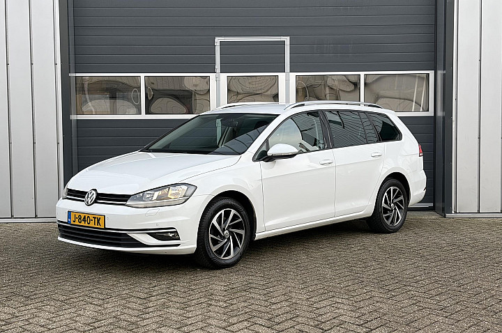 Volkswagen Golf Variant 1.0 TSI Highline | Parkeer sensoren | Stoel verwarming | Clima | Navi |