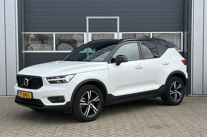 Volvo XC40 2.0 T4 R-Design | Camera | Parkeer sensoren | Keyless | Stoel verwarming |