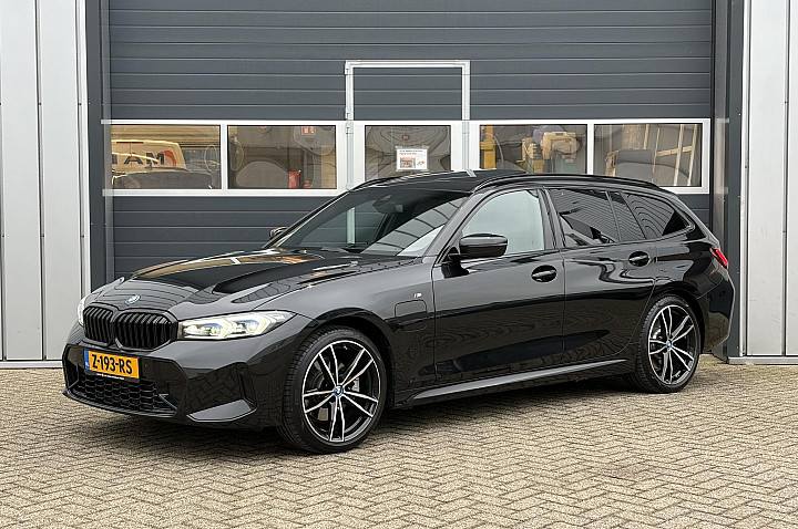 BMW 3 Serie Touring 320e | M pakket | Pano | H&K | Head Up | LED |