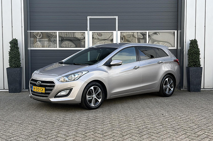 Hyundai i30 Wagon 1.6 GDi Comfort | Parkeer sensoren | Stoel verwarming | Climate | Airco |