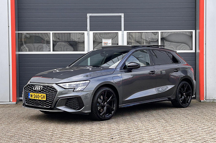 Audi A3 Sportback 40 TFSI e Business edition | S-Line | Pano | Camera | LED |