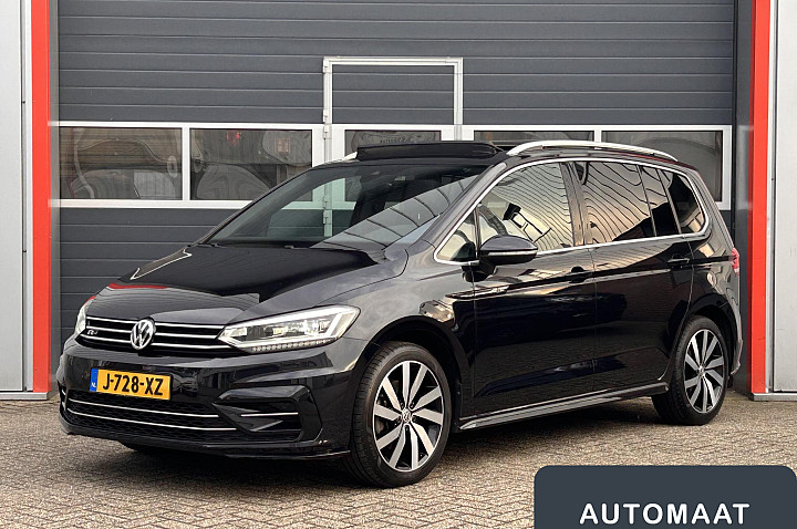 Volkswagen Touran 1.5 TSI Highline Business R 7p | R-Line | Pano | Navi | LM | Stoel verwarming |